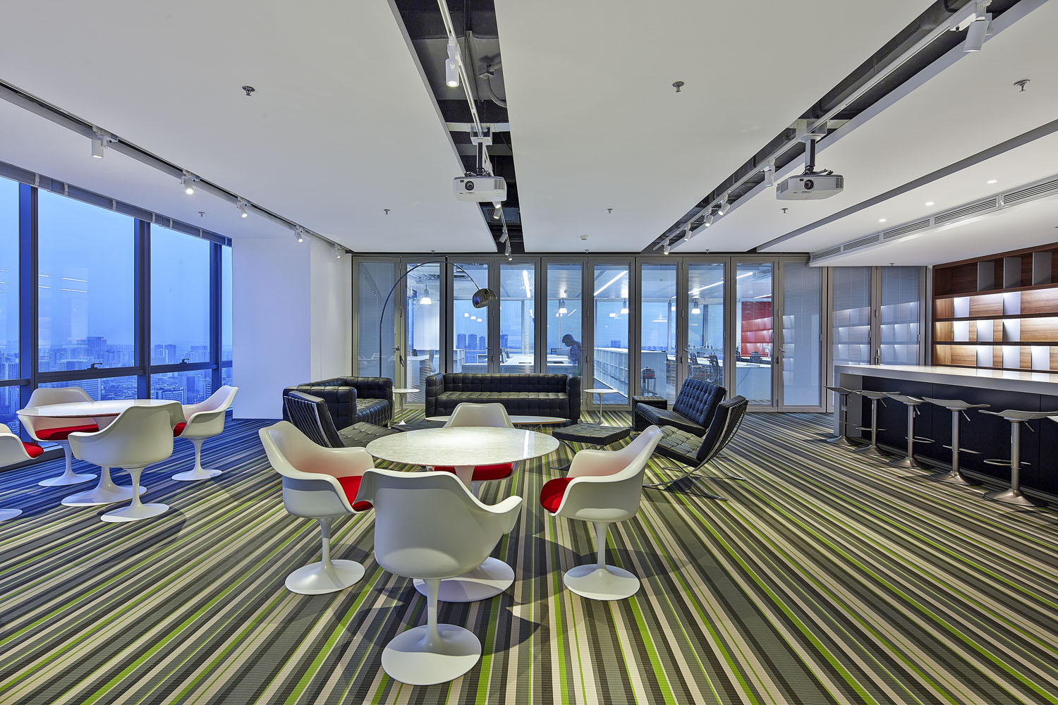 現(xiàn)代科技風辦公室裝修設計效果圖-第14張圖片-上海古都建筑設計集團 現(xiàn)代科技風辦公室裝修設計效果圖-第14張圖片-上海古都建筑設計集團