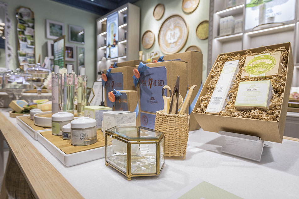 上?；瘖y品辦公室裝修設(shè)計(jì)-第4張圖片-上海古都建筑設(shè)計(jì)集團(tuán)