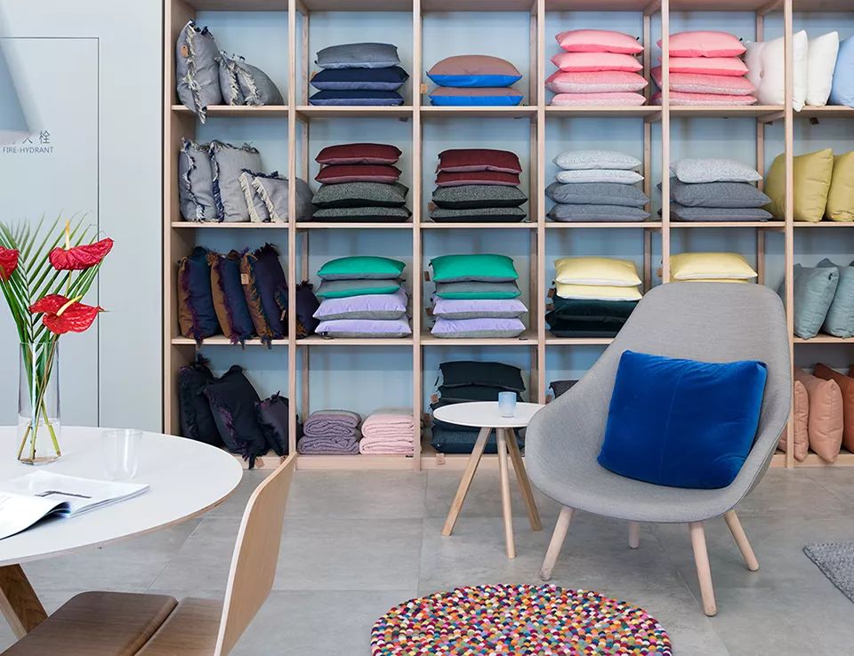 現(xiàn)代北歐風(fēng)格家具店裝修設(shè)計-第3張圖片-上海古都建筑設(shè)計集團