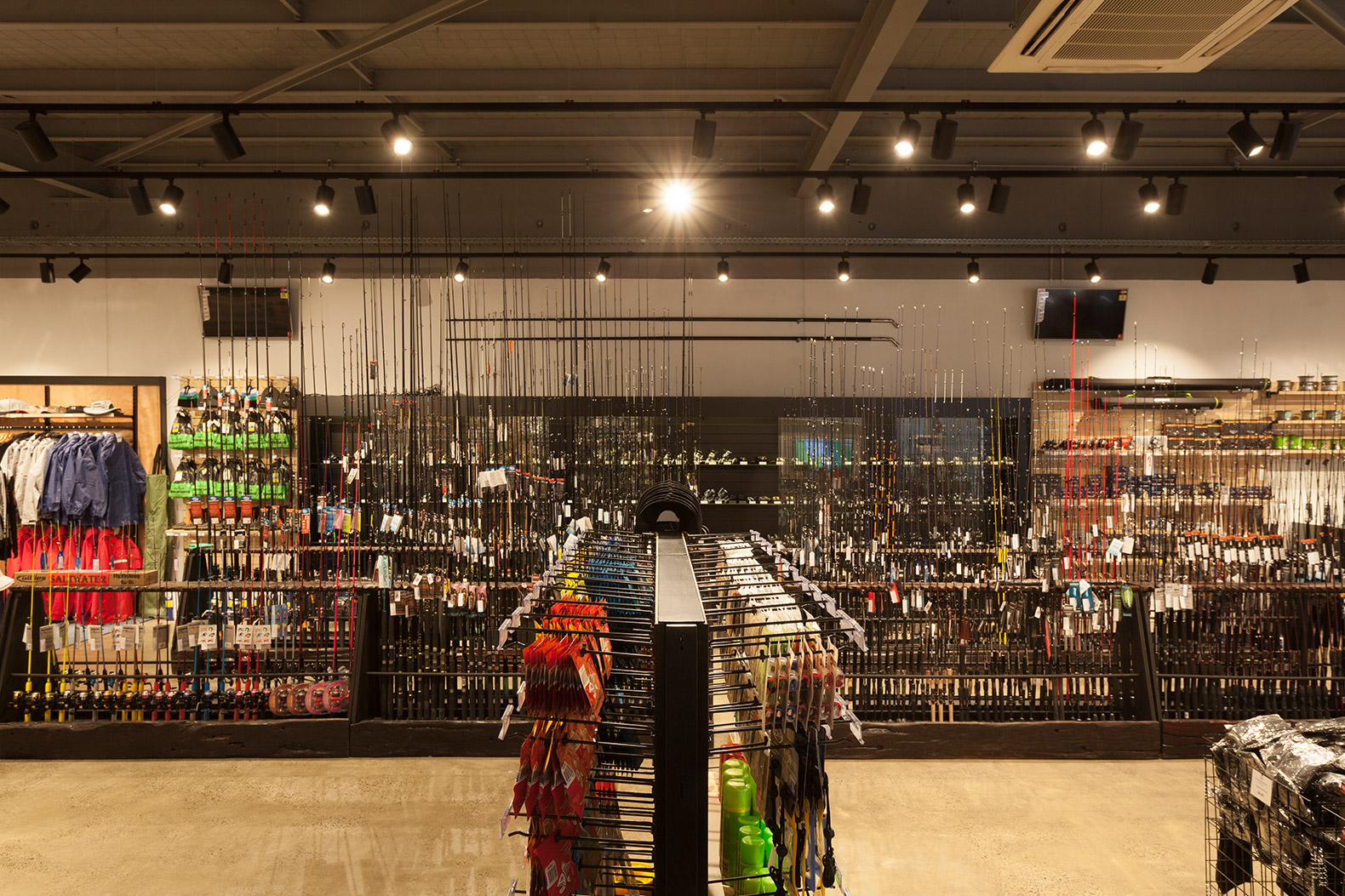 原木工業(yè)風漁具店裝修設(shè)計-第5張圖片-上海古都建筑設(shè)計集團