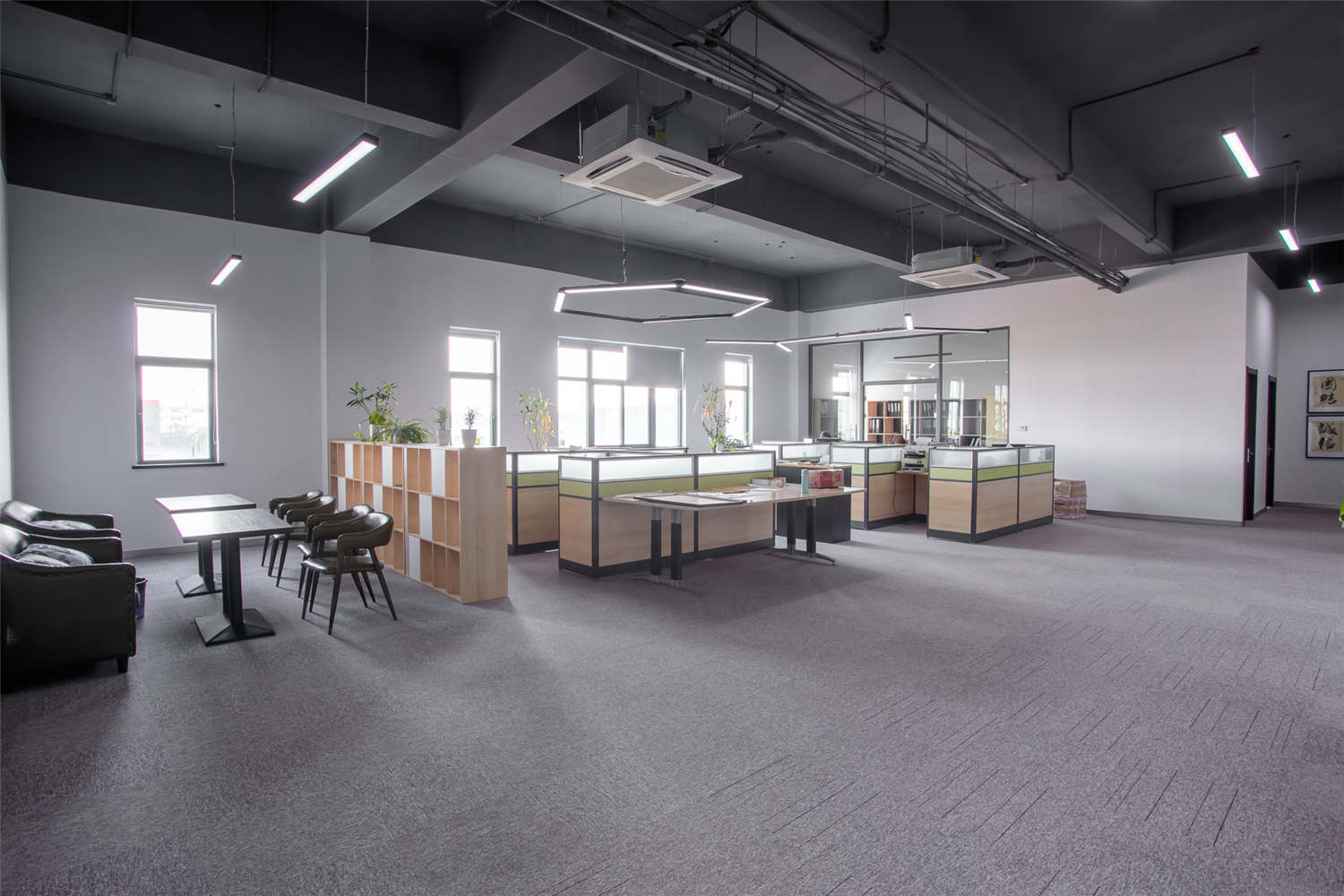 工裝建筑公司辦公室裝修設(shè)計-第2張圖片-上海古都建筑設(shè)計集團(tuán)