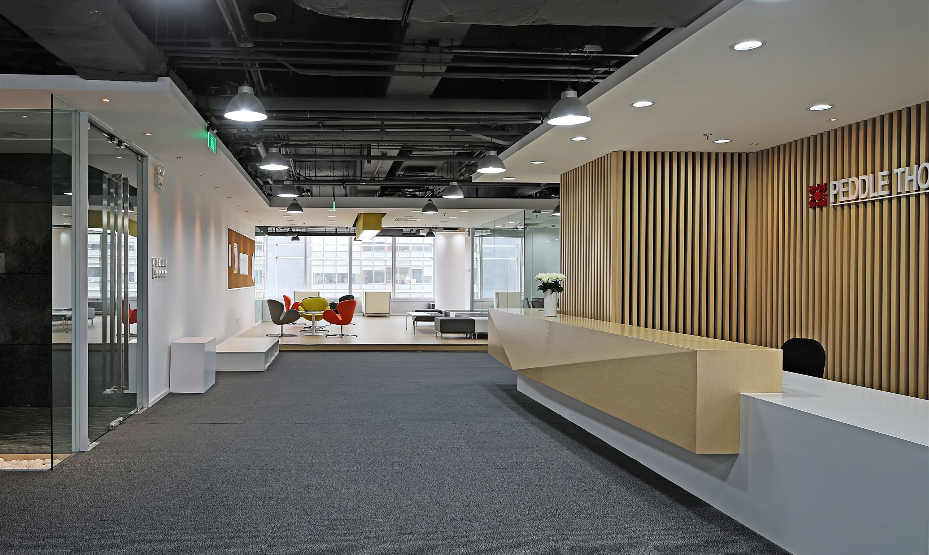 大型工業(yè)風(fēng)辦公室裝修設(shè)計(jì)-第4張圖片-上海古都建筑設(shè)計(jì)集團(tuán) 大型工業(yè)風(fēng)辦公室裝修設(shè)計(jì)-第4張圖片-上海古都建筑設(shè)計(jì)集團(tuán)